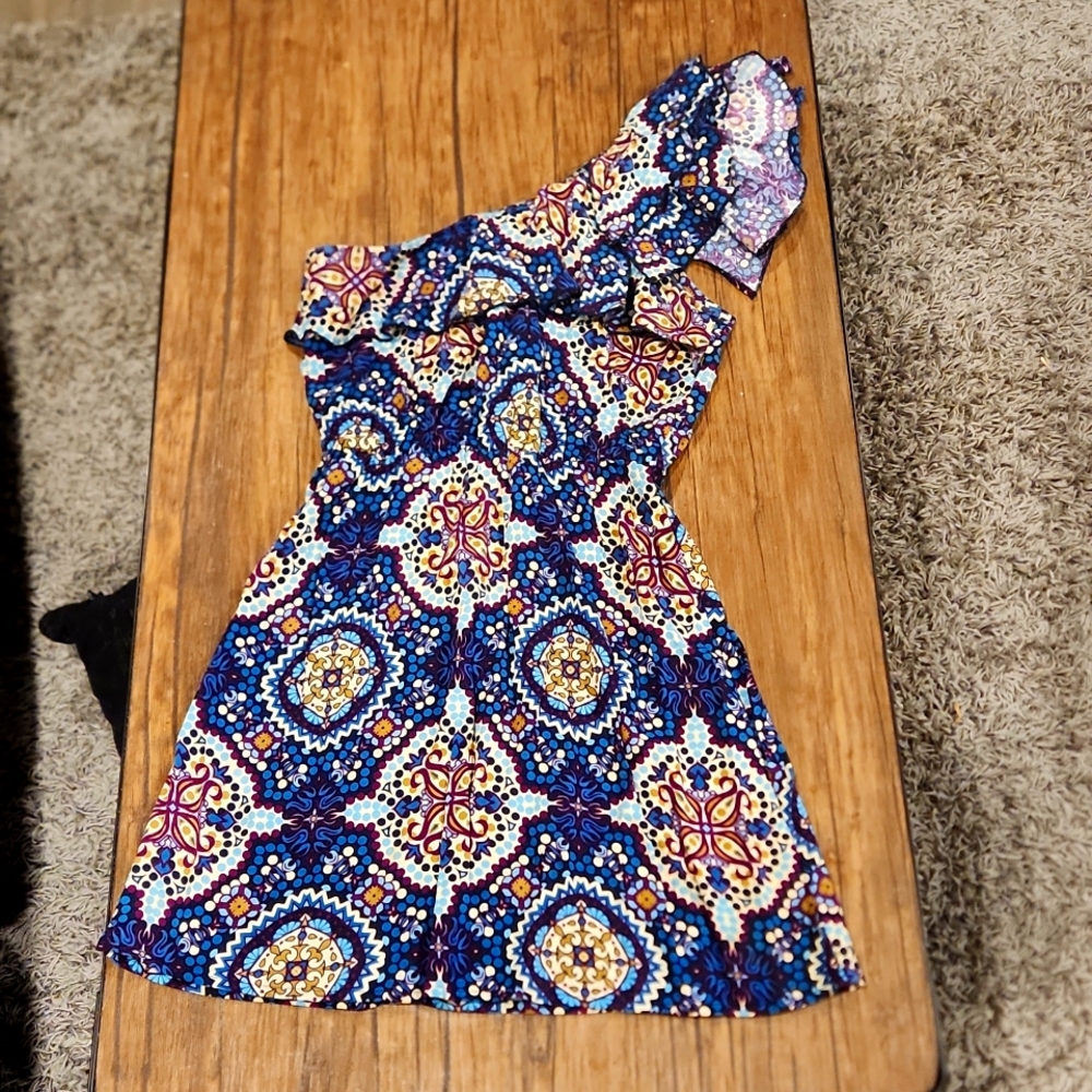 One shoulder dress